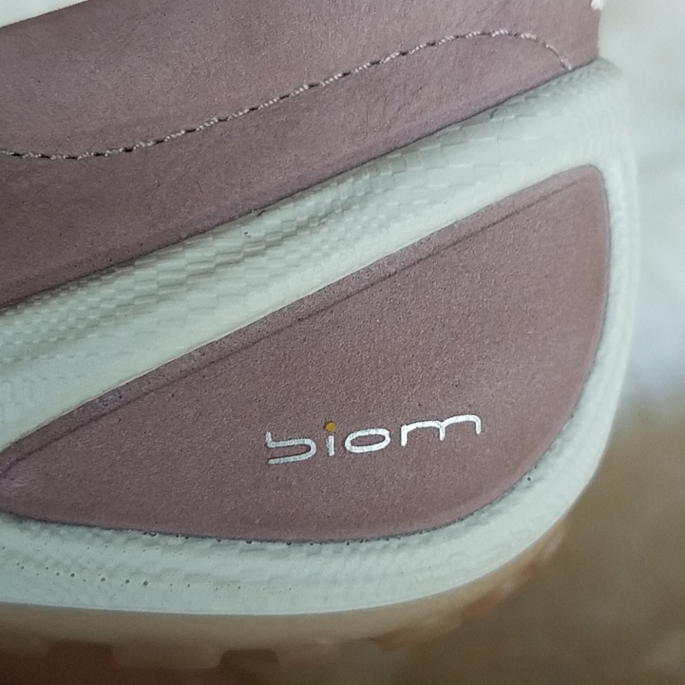 Ecco Slip-On Sneakers in Dusty Rose and White - Picture 12 of 15